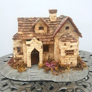 Vtg cottage Canterbury Inn wooden house